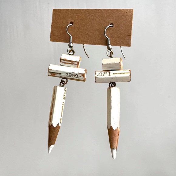 Jewelry - Vintage 1980’s Unique White Pencil Earrings